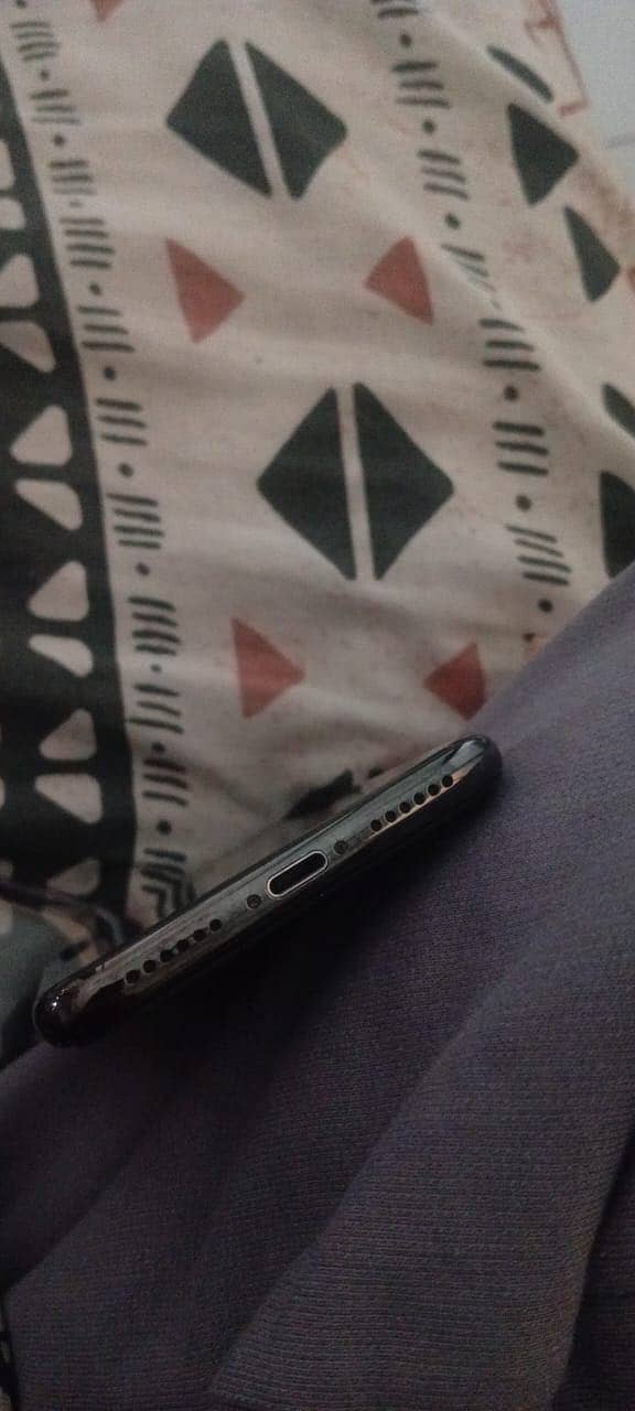 Apple iPhone X 3