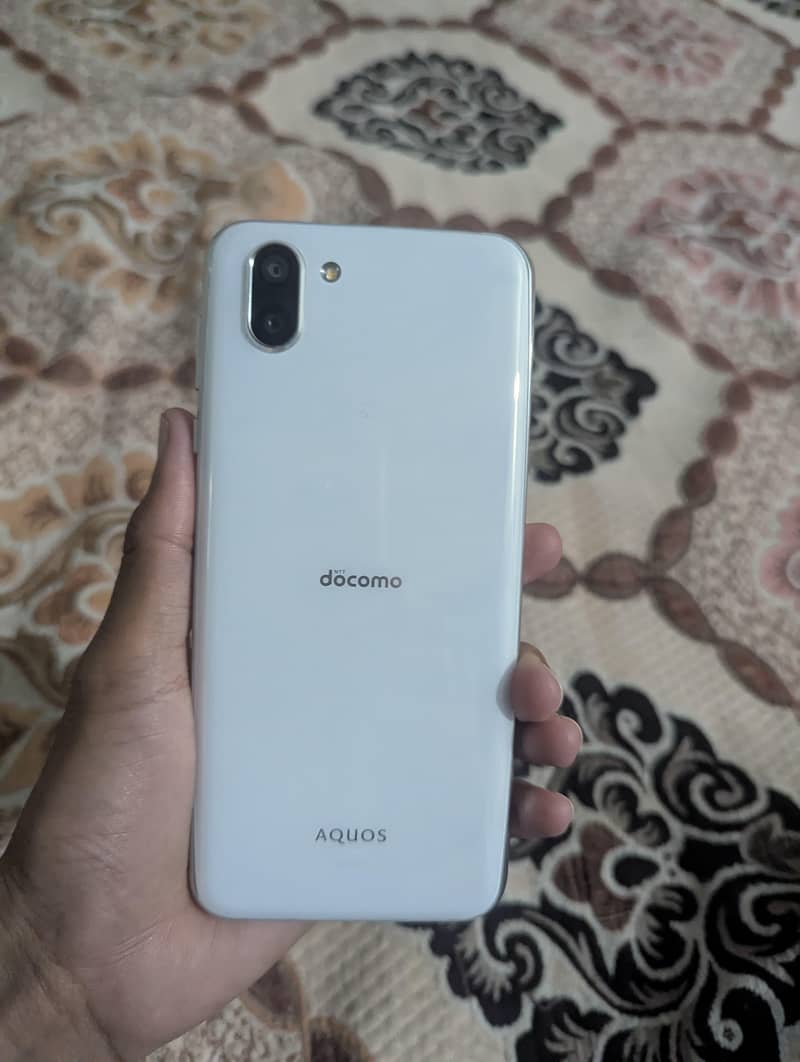 Sharp Aquos R2 1
