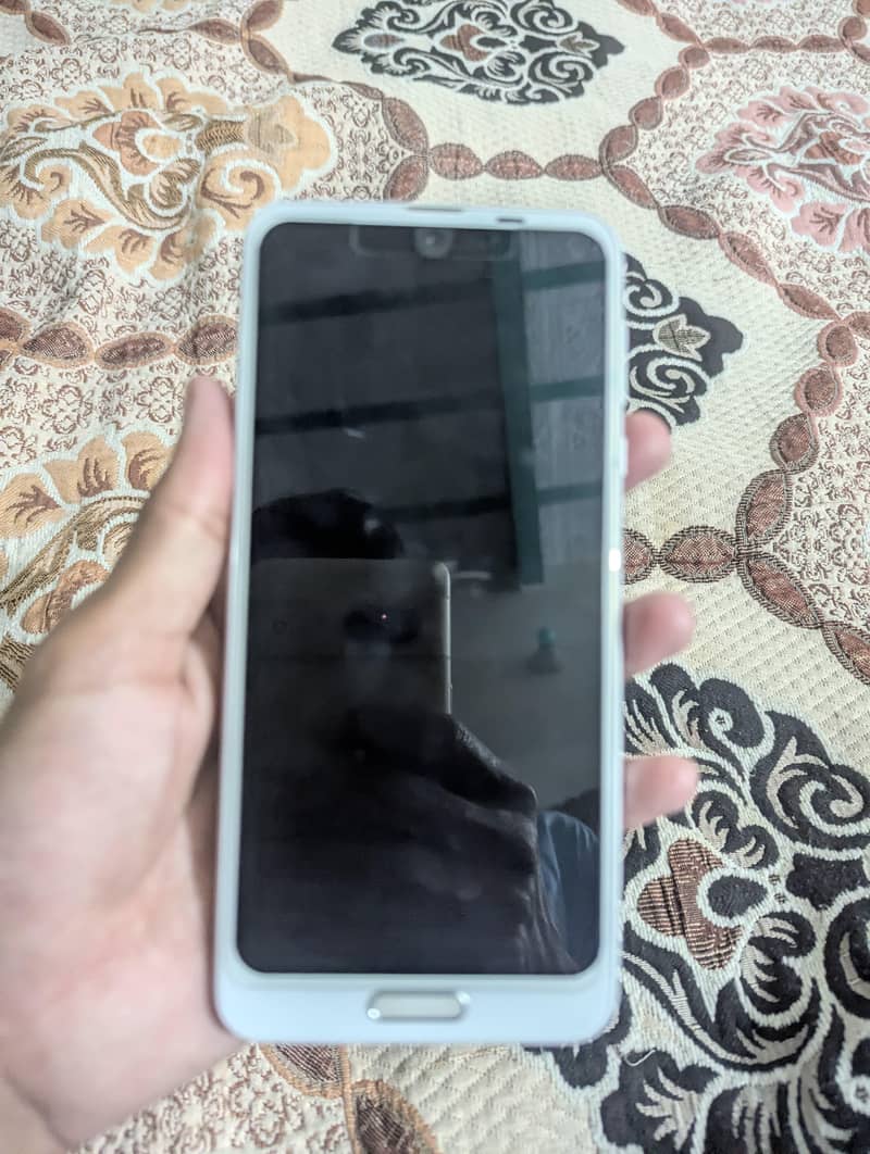 Sharp Aquos R2 5