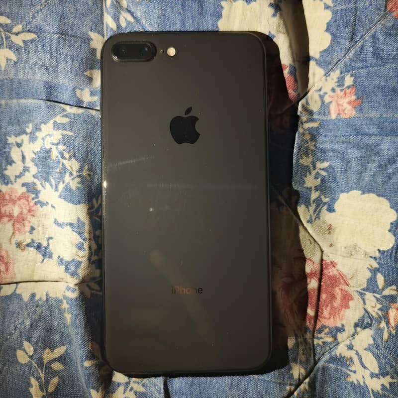 Apple iPhone 8 Plus 1