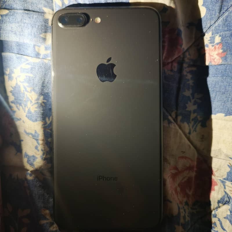Apple iPhone 8 Plus 2