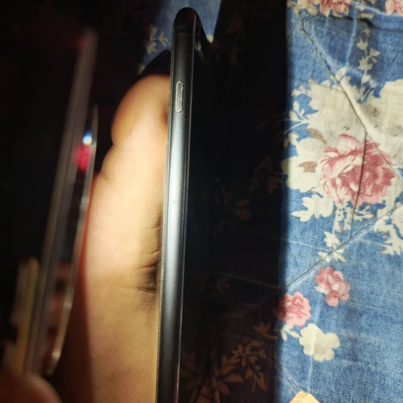 Apple iPhone 8 Plus 5
