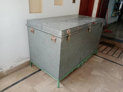 Iron Trunk / Peti
