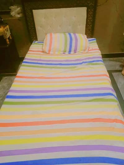 single bed with matress