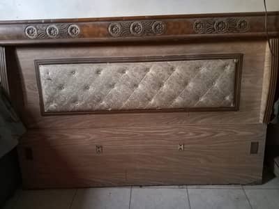 Wooden King Bed with Fancy Headboard with Dressing Table