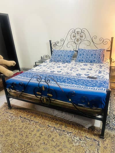 king size bed iron material