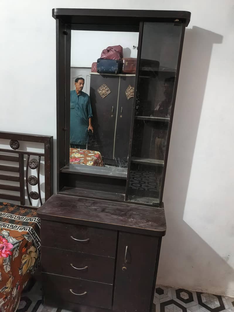 dressing table 0