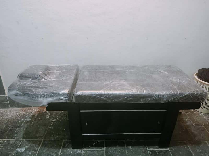 saloon bed 0