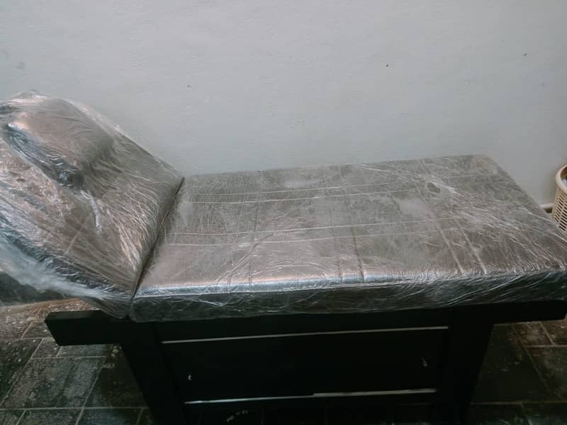 saloon bed 1