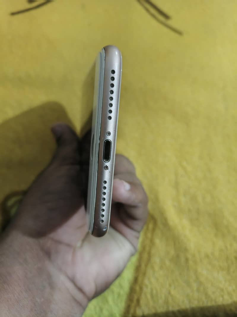 Apple iPhone 8 Plus 4