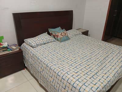 King sized wooden Bed