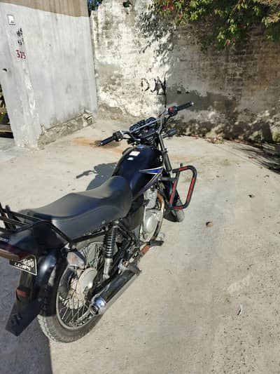 Suzuki GS 150 2015