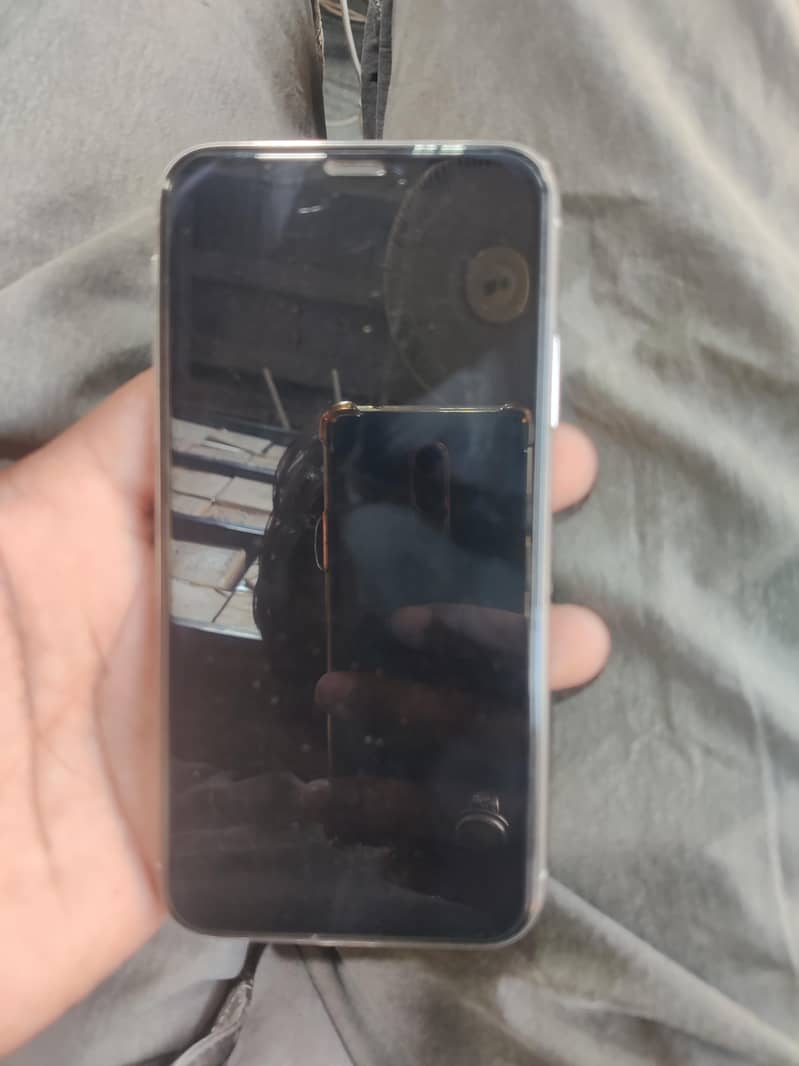 Apple iPhone X 4