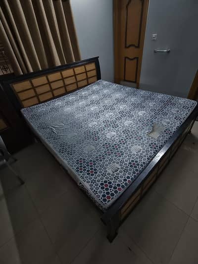 bed and mattress 6x6.5 used good condition