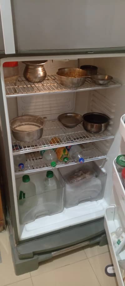 Excellent condition Dawlance Fridge Full Size
