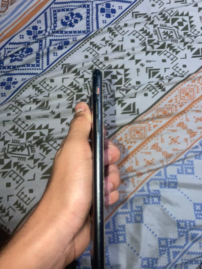 Apple iPhone 7 Plus 5