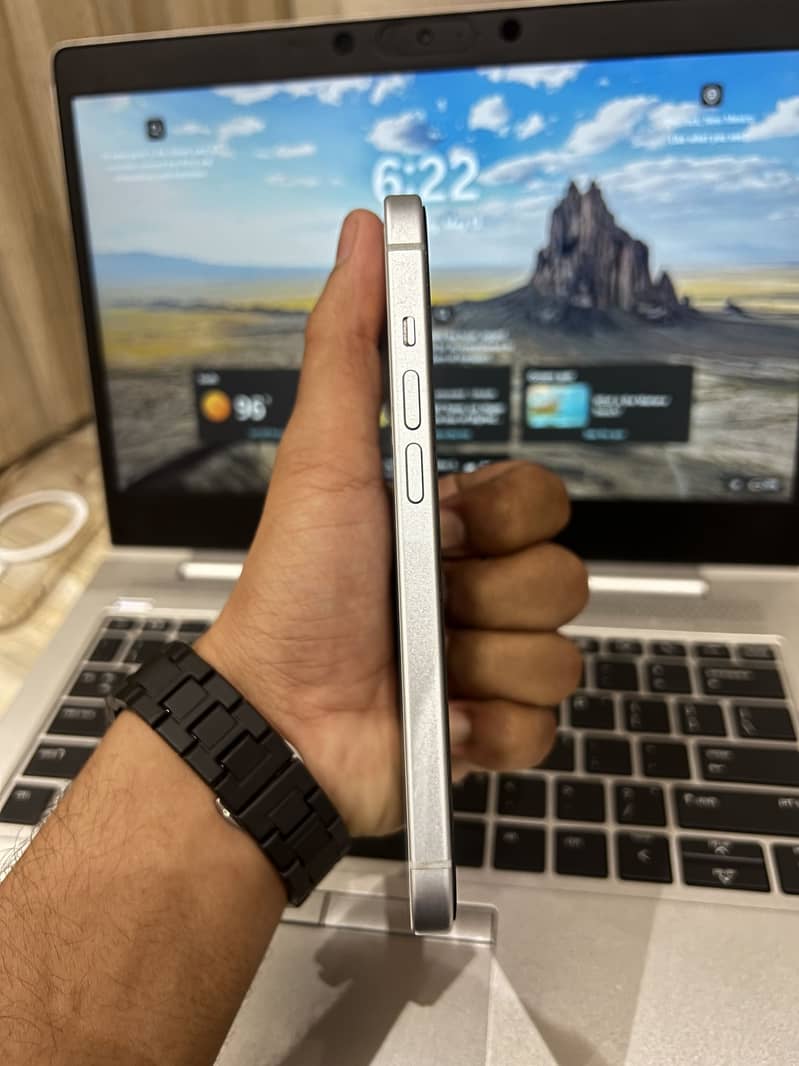 Apple iPhone 15 6