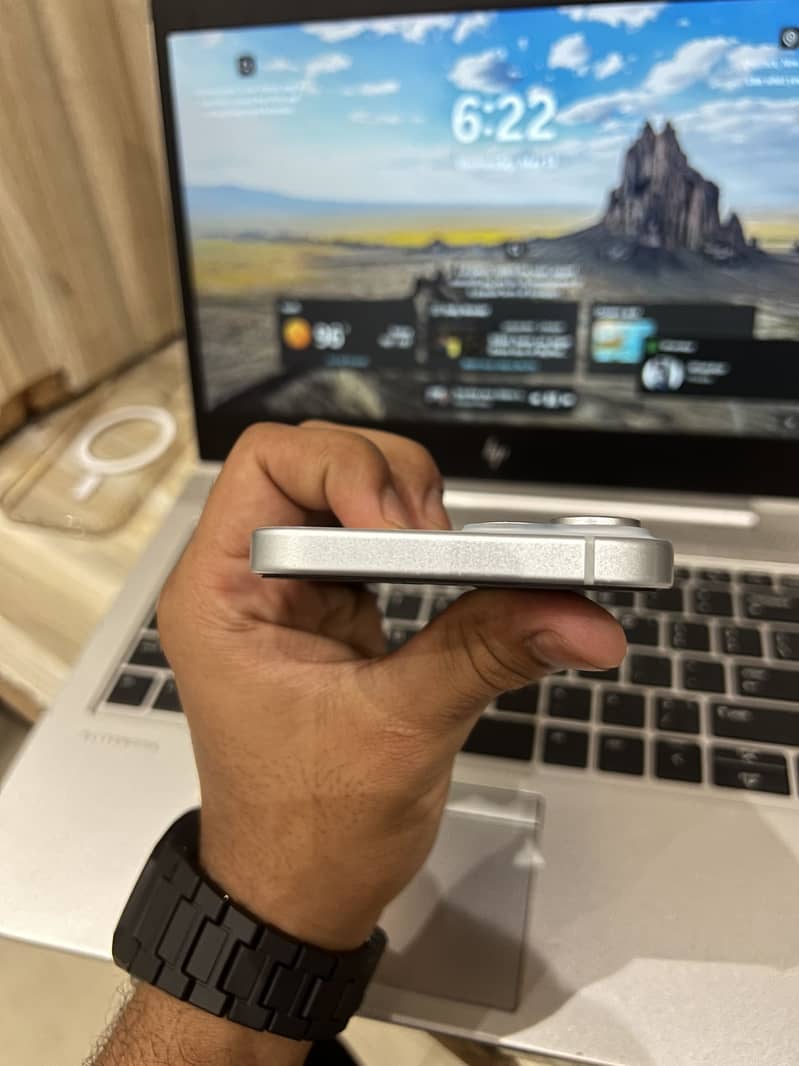 Apple iPhone 15 7