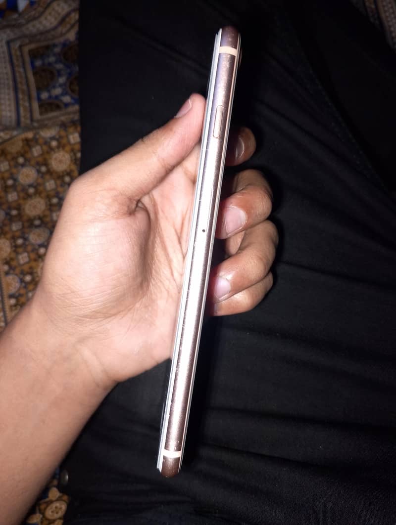 Apple iPhone 8 Plus 3