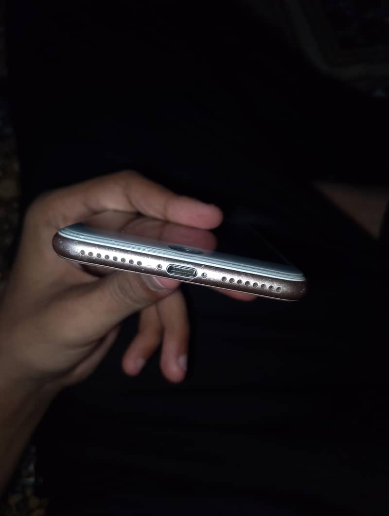 Apple iPhone 8 Plus 4
