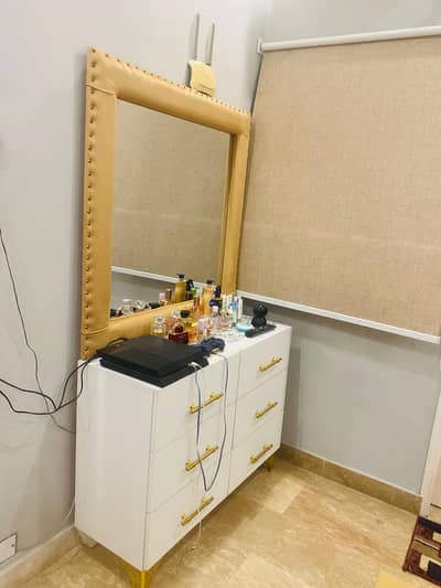 Dressing table