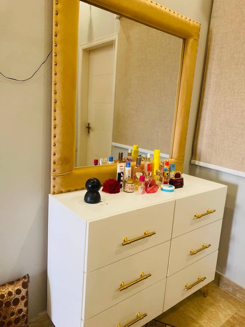 Dressing table 3
