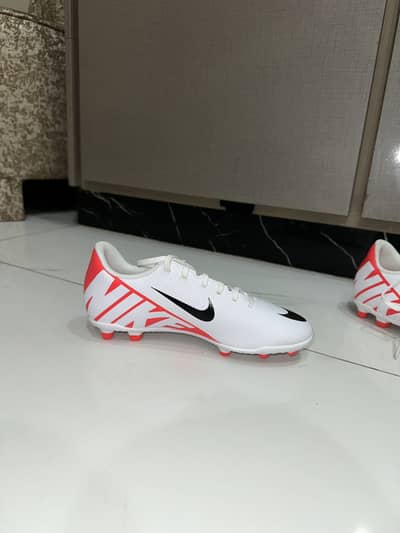 Nike Mercurial Vapor Academy.