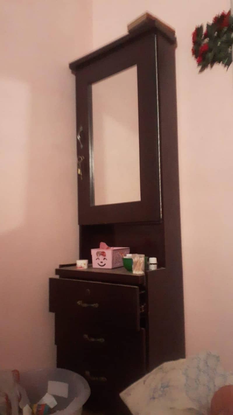 dressing table 0