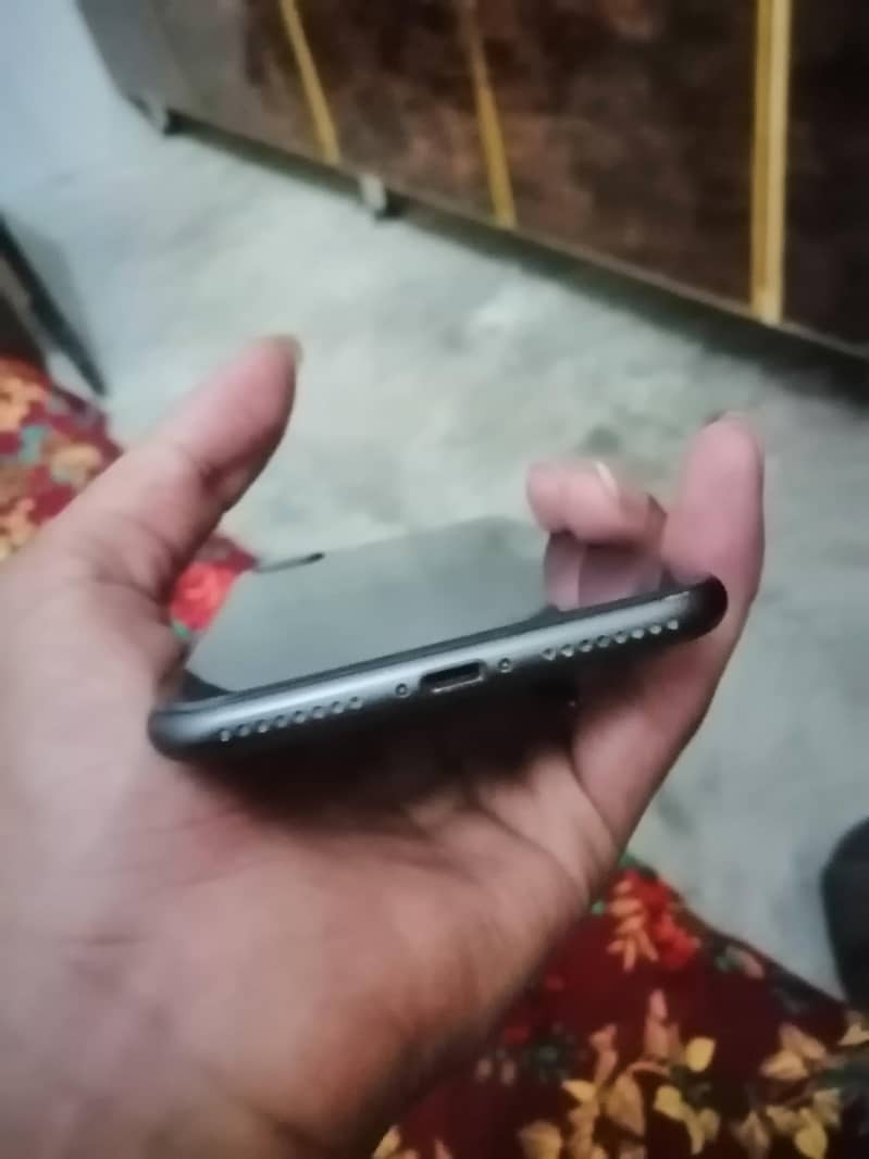 Apple iPhone 8 Plus 5