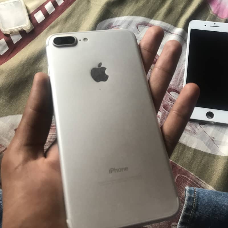 Apple iPhone 7 Plus 6