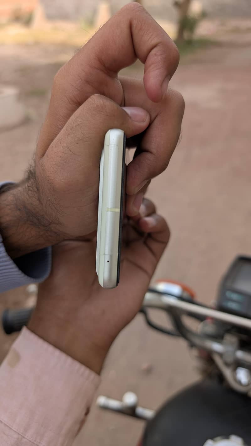Google Pixel 7 4