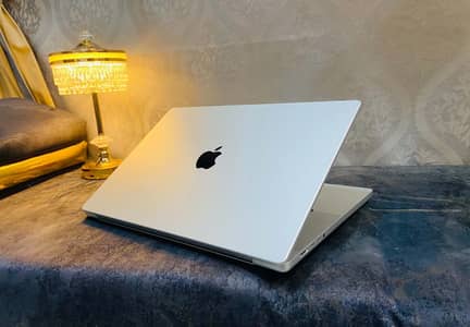 MacBook Pro 16 M1 2021) SSD 512GB Ram 16GB Almost New MacBook: