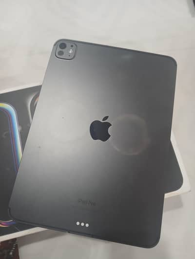 M4 Ipad pro  FULL BOX 85% HEALTH 9/10 CONDITION  PRICE 185K