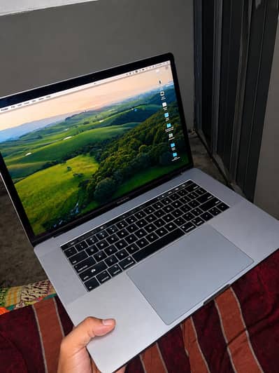 Apple MacBook Pro Core i7 | 16 inch | 32gb Ram | 513gb Memory |