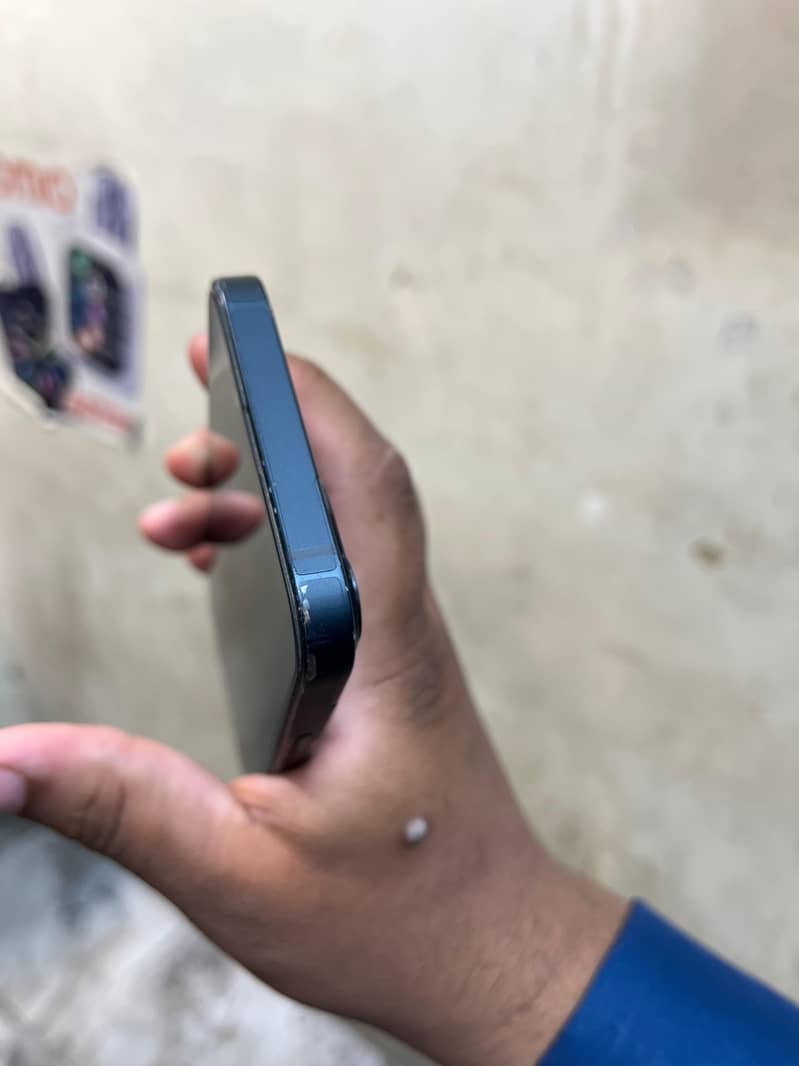 Apple iPhone 13 2