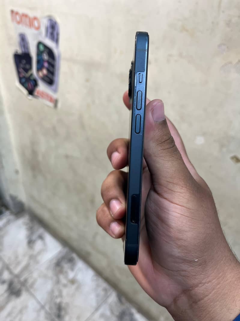 Apple iPhone 13 4