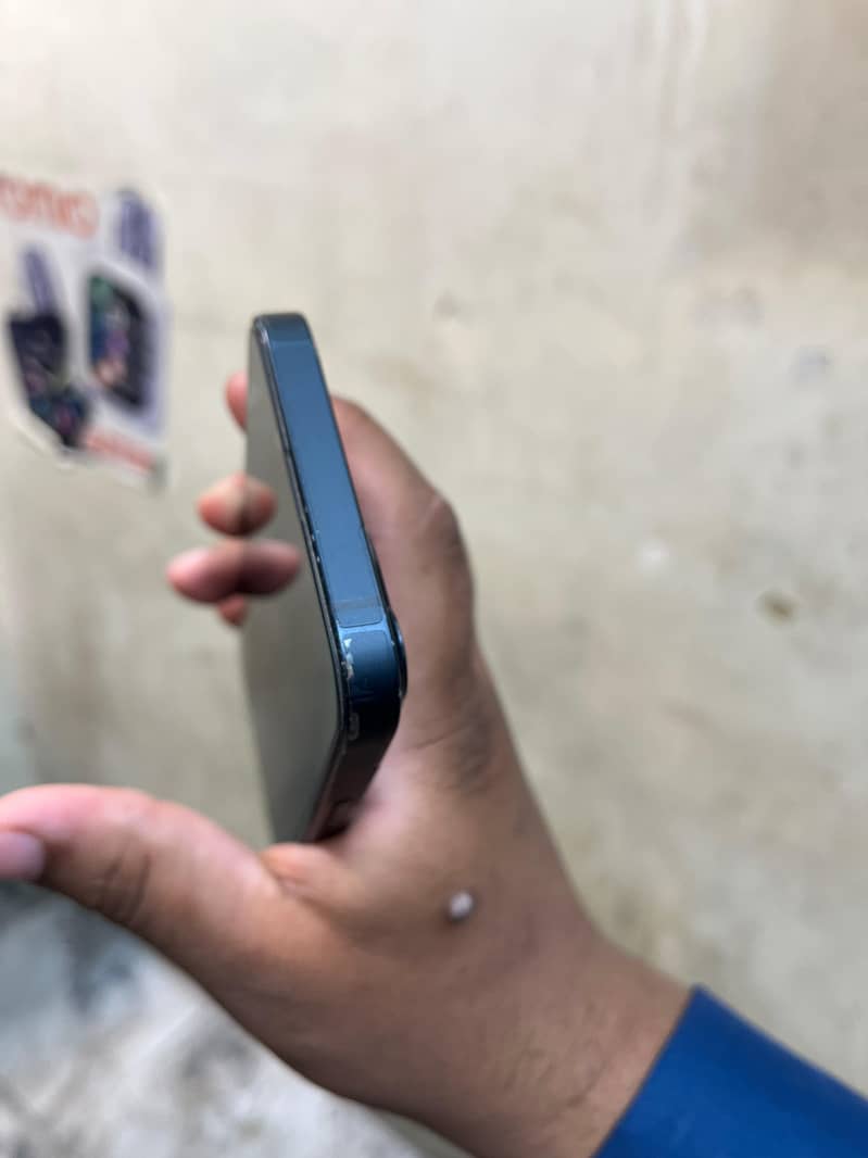 Apple iPhone 13 5