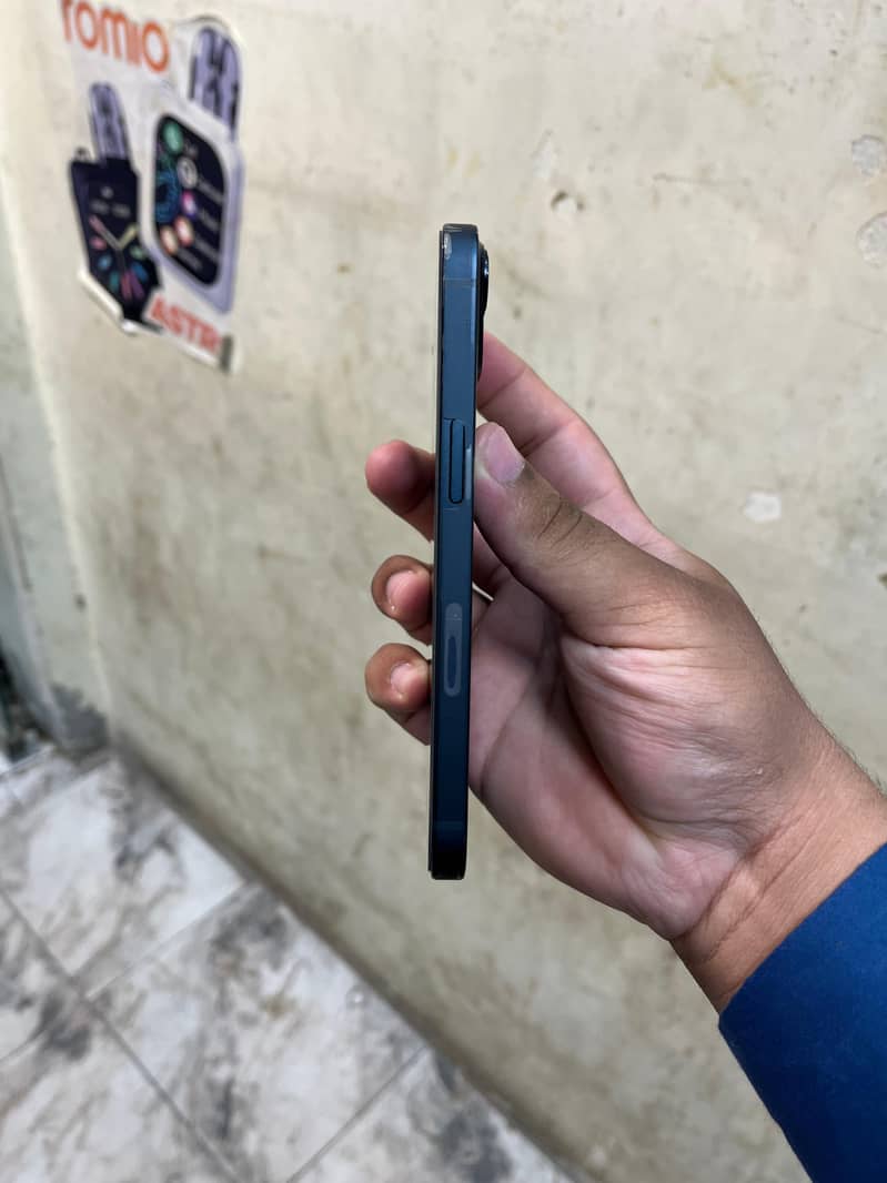 Apple iPhone 13 7