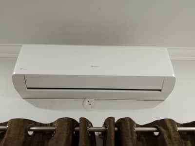 GREE INVERTER 1.5 TON SPLIT AC 2022 -COOLING & HEATING- GOOD CONDITION