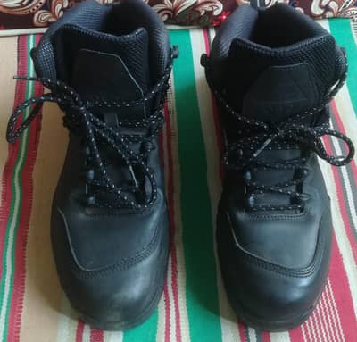 Hiking shoes, New balance,43.5 ,Light weight elegent,Almost new