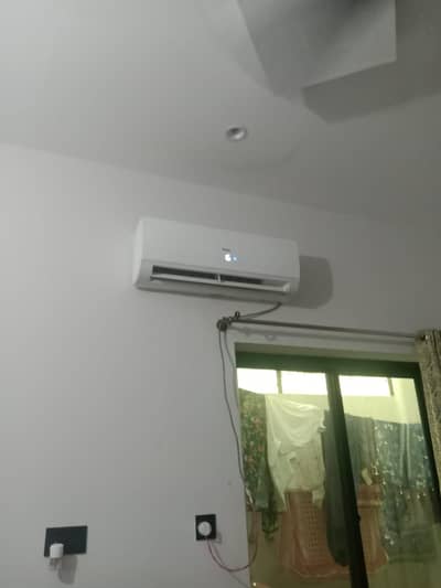 Haier 1 ton no scratch  all new condition