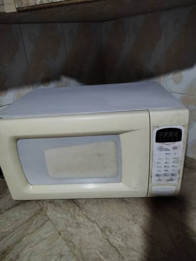 DAWLANCE MICROWAVE IN GOOD CONDITION