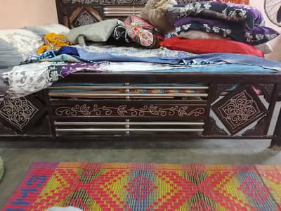 iron bed in good condition