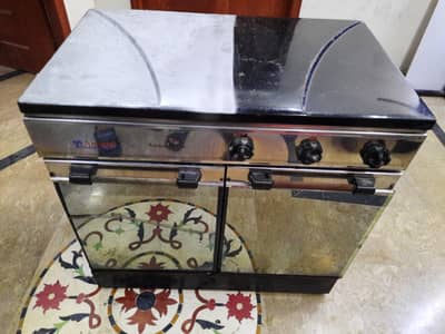 Amber 3 burners gas cooking range with storage