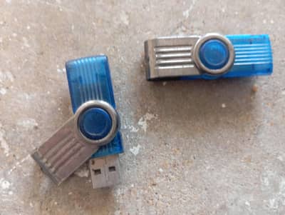 USB STICK KINGSTON | 2 in stock | 4 GB EACH