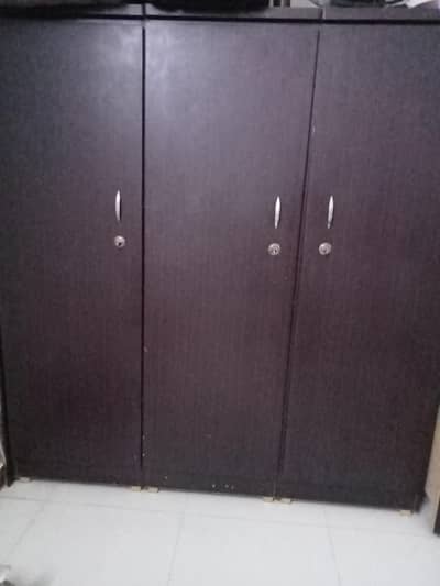 3 door wardrobe