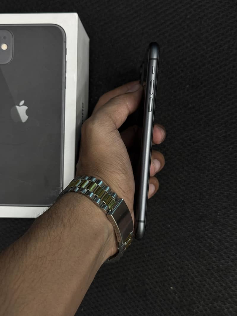 Apple iPhone 11 4