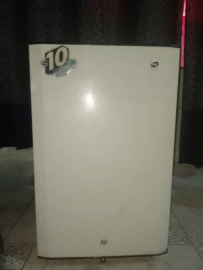 mini fridge 0