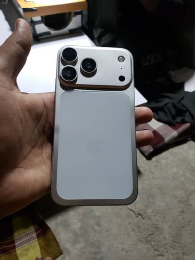 Apple iPhone XR canard 17 pro mas
