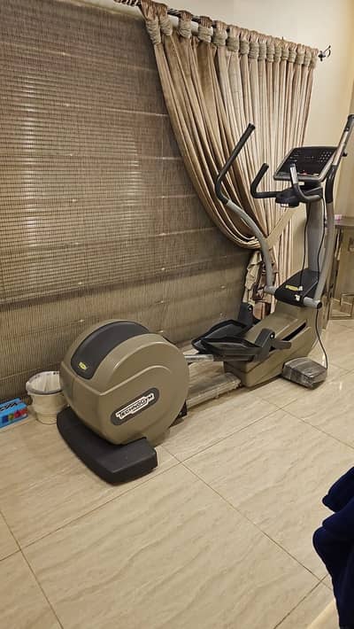 Techno gym elliptical